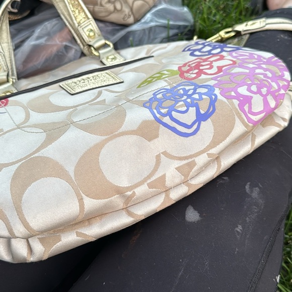 👜 Y2K Coach Graffiti Floral Satchel – Gold Trim | Rare Poppy Edition! - Picture 3 of 6